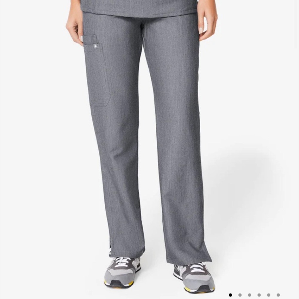 Women’s FIGS Kade Cargo Scrub Pants.